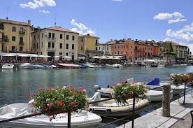 3 Maggio Mercato artigianale a Peschiera del Garda (Verona)